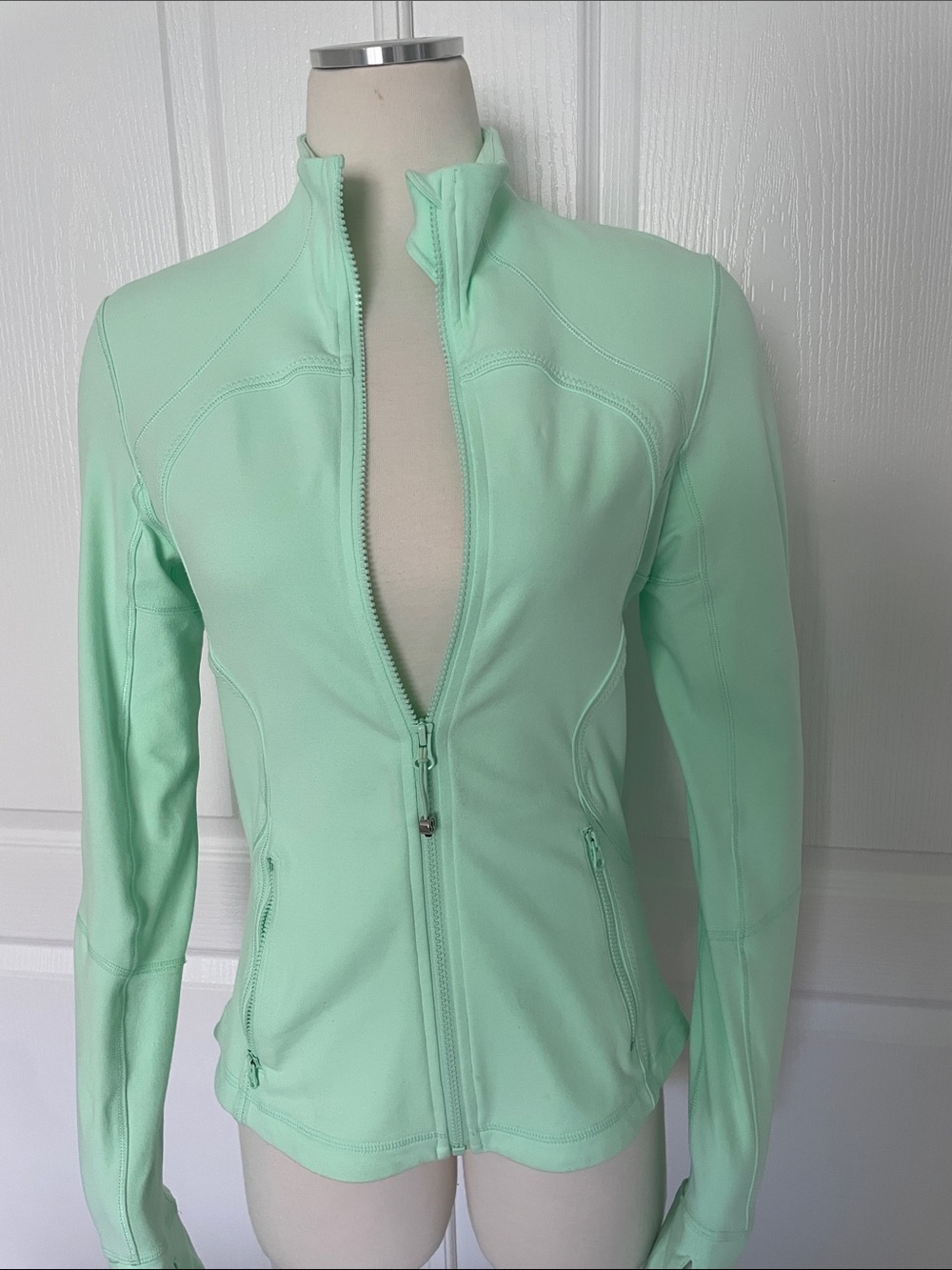 Lululemon Women's Mint Zip-Up Jacket Size 8 - Picture 5 of 16